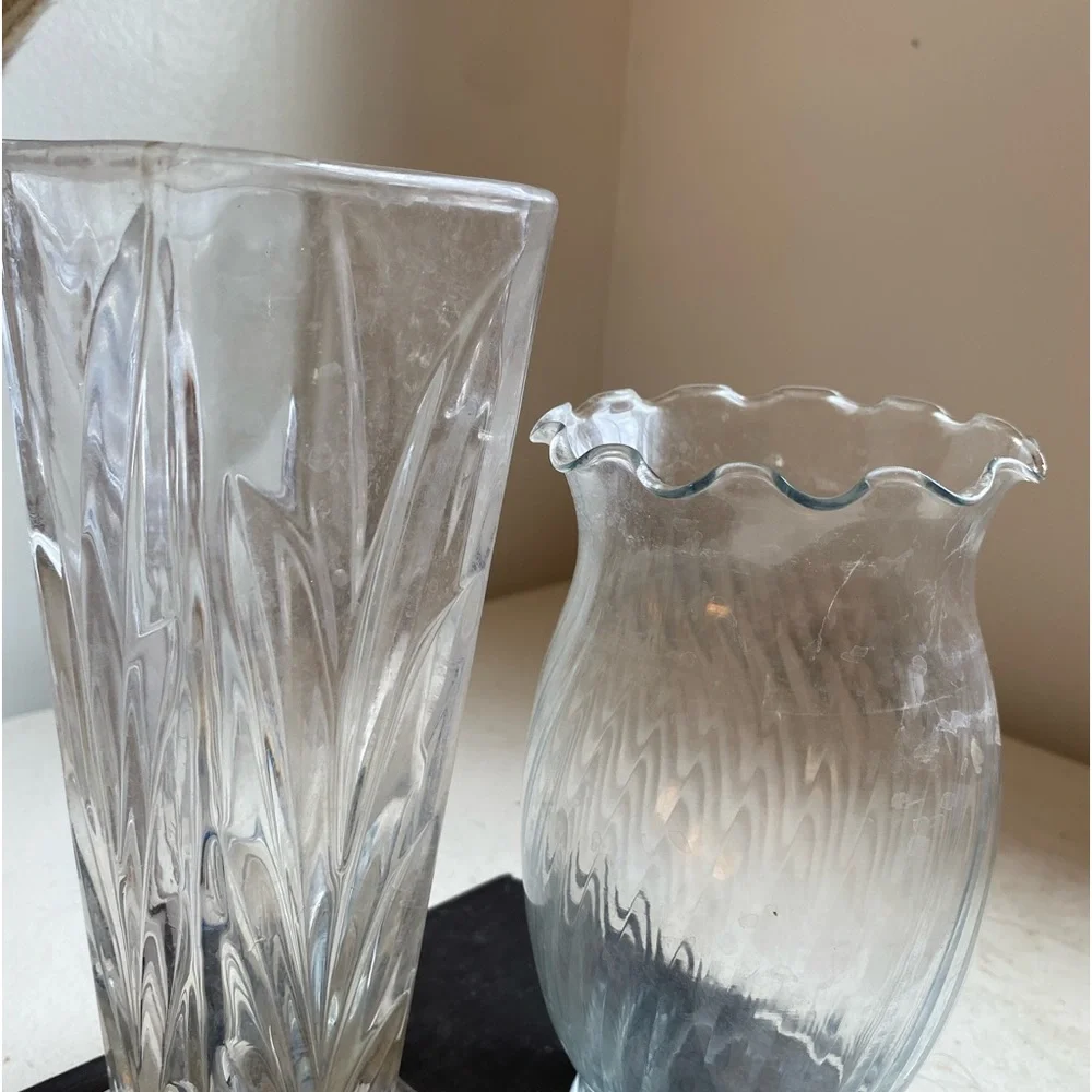 lot of 2 clear flower vases
